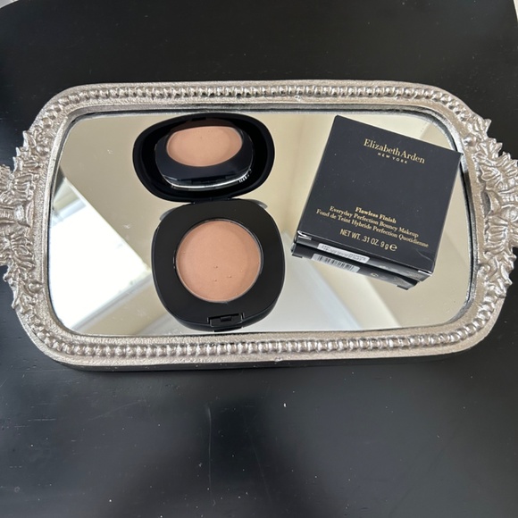 NIB Elizabeth Arden Flawless finish Everyday Perfection Bouncy Makeup - Picture 5 of 6